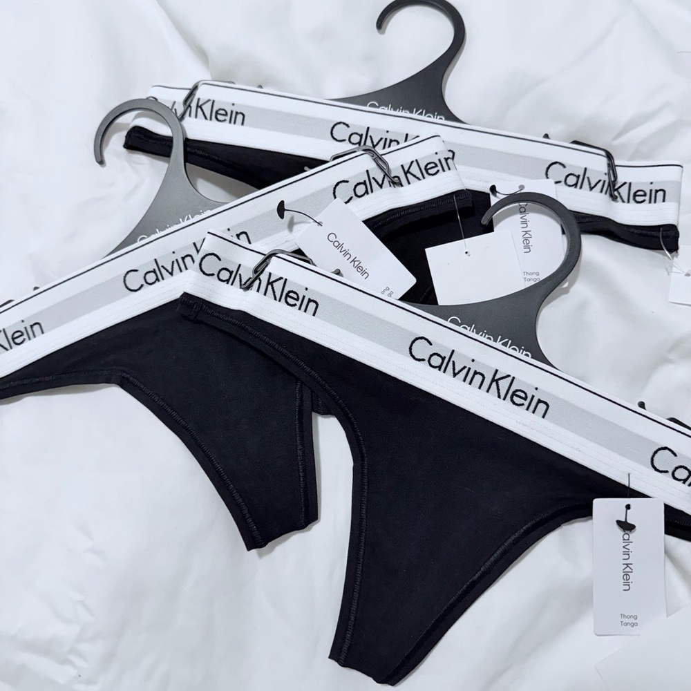 Calvin Klein Black and White Thongs (3 pack) size XS